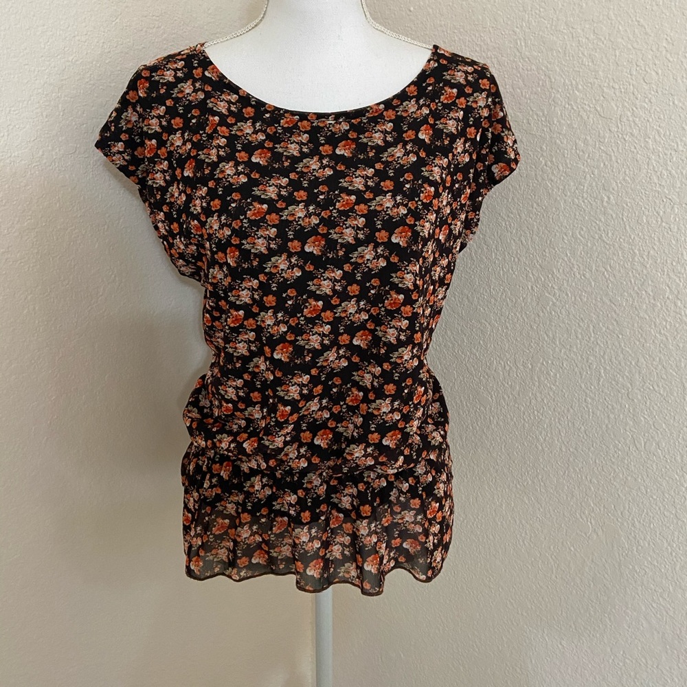 Floral shirt, cinched on bottom portion